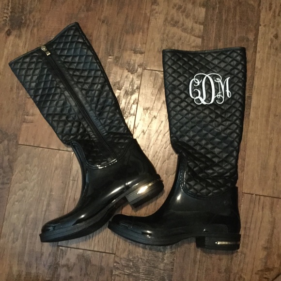 initial rain boots